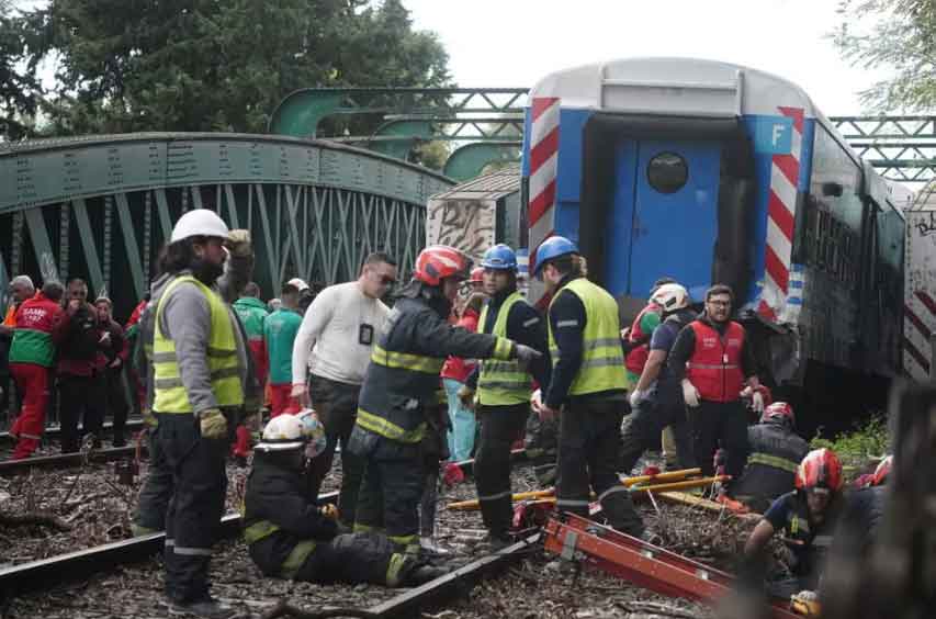 Choque de trenes: 60 heridos de distinta gravedad, investigan las causas