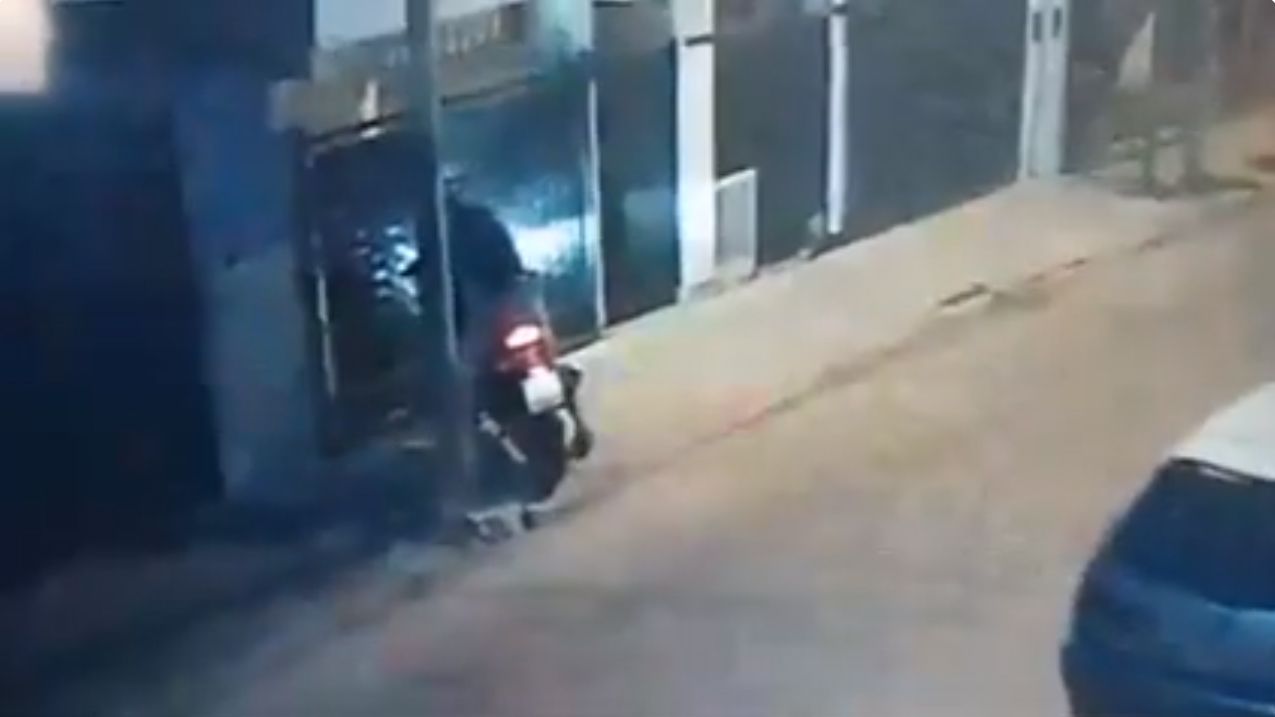 San Antonio de Padua: motochorros armados le robaron la moto a un joven