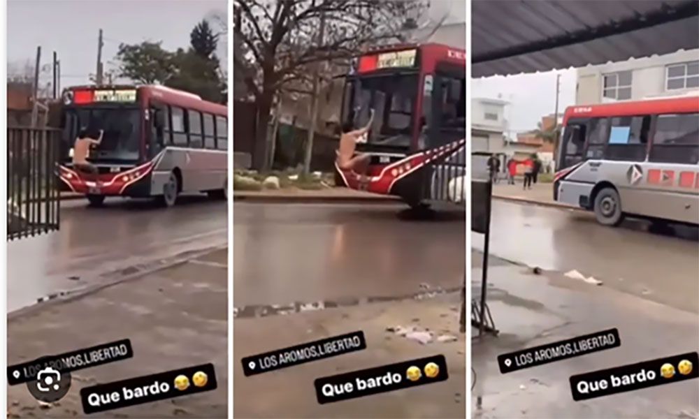 Merlo: Se colgó desnudo del colectivo para no pagar boleto