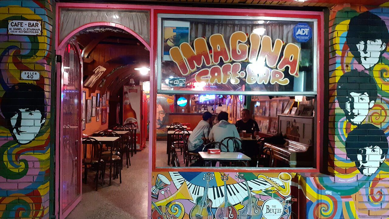 El bar de Ituzaingó que homenajeó a “The Beatles” y cerró por la crisis