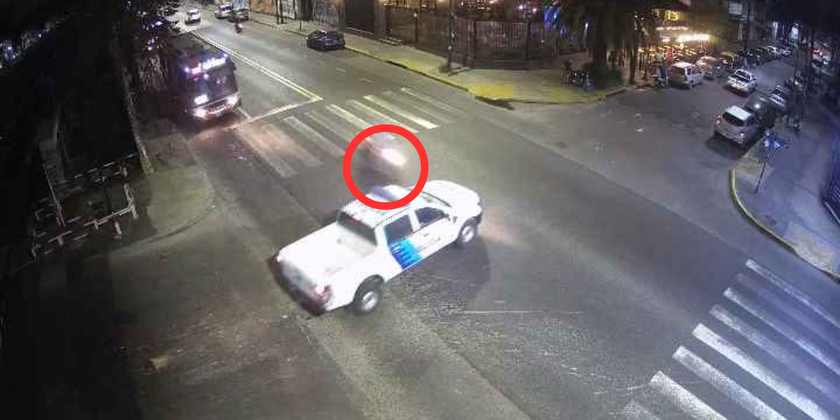 Ituzaingó: terrible choque entre una moto y un patrullero en la barrera Juncal