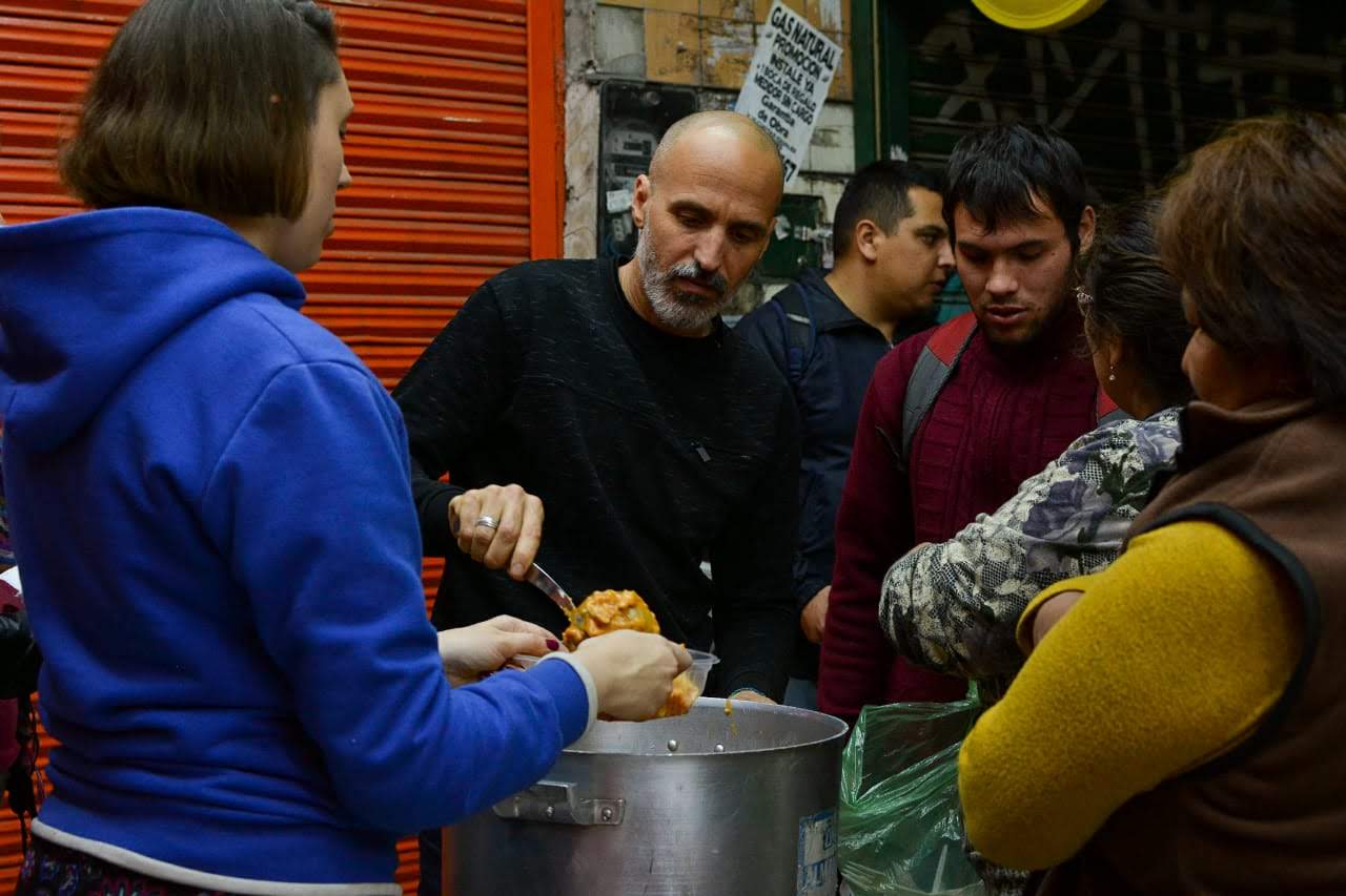 Urgente: Calles Solidarias busca cocineros y cocineras para este miércoles