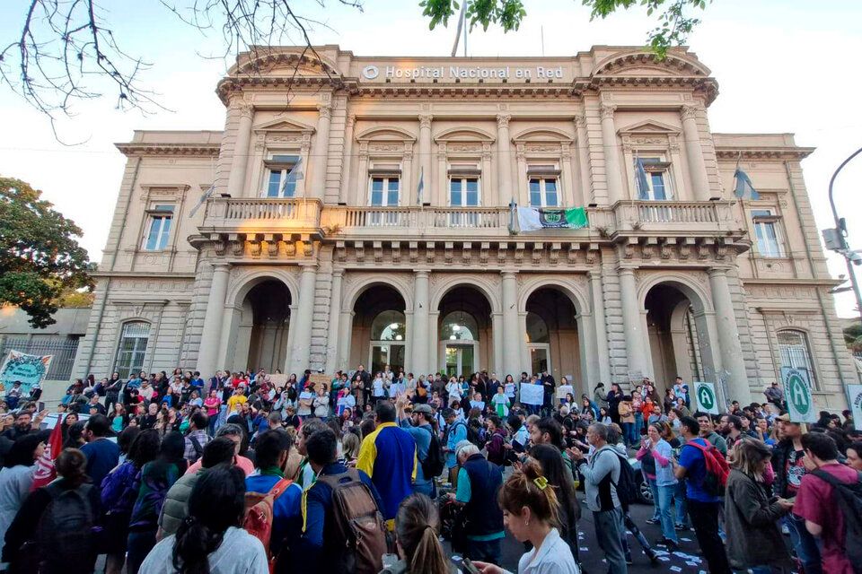 El ataque de Milei a la salud mental: ¿Qué pasa con el Hospital Bonaparte?