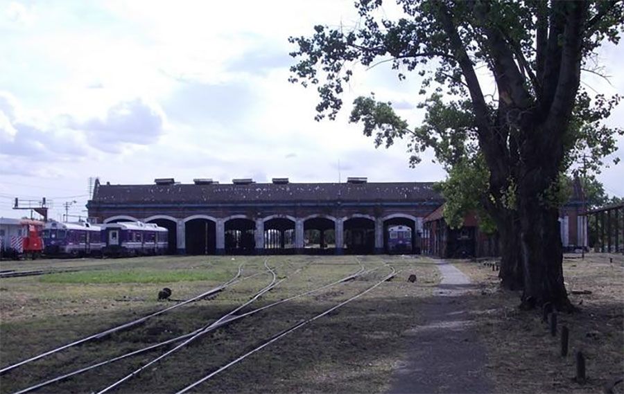 Argentina de remate: Milei firmó la venta de los Talleres de Haedo del ferrocarril Sarmiento