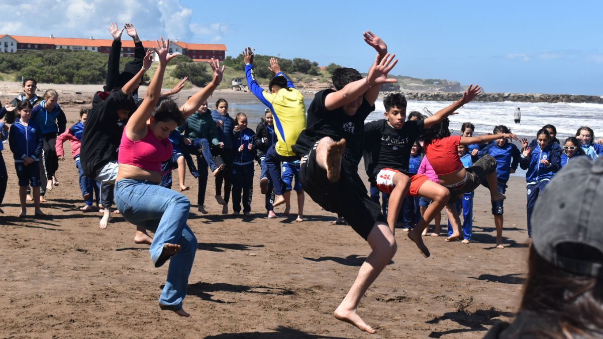 Ituzaingó: más de 200 jóvenes viajaron a Chapadmalal