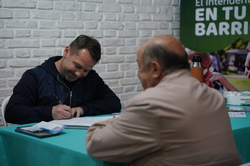 El Municipio llega al barrio Los Manzanares con todo tipo de trámites