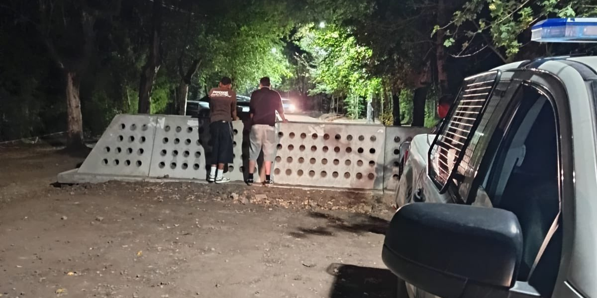 Detienen a 2 peligrosos delincuentes al quedar atrapados en una calle cerrada por el Municipio