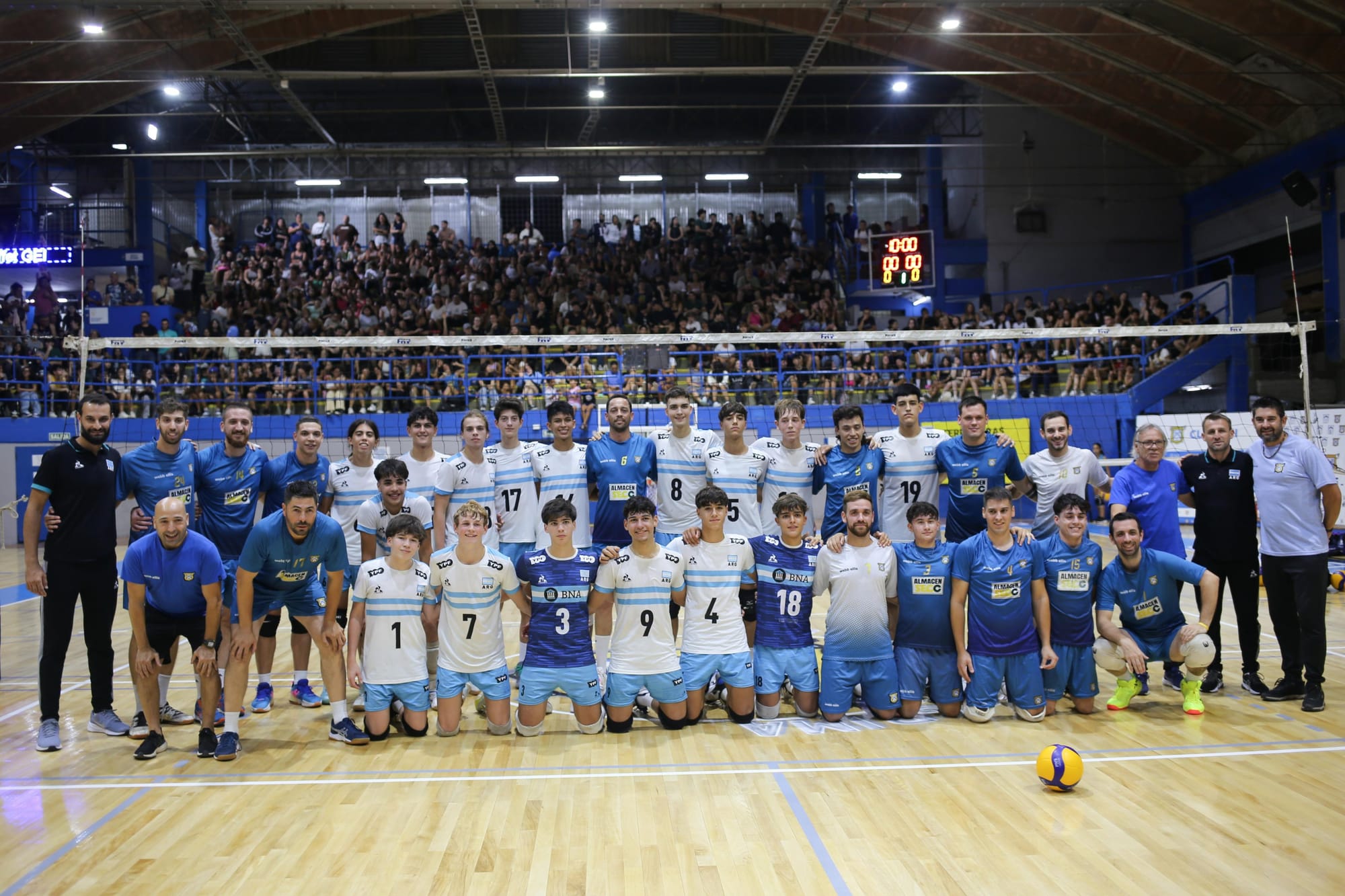 La Selección Argentina de Vóley visitó Ituzaingó para enfrentarse al GEI