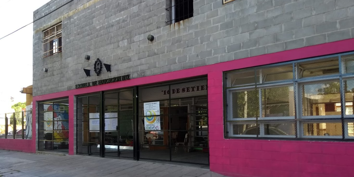 Ituzaingó: violenta pelea de padres en un secundario que deja una docente herida