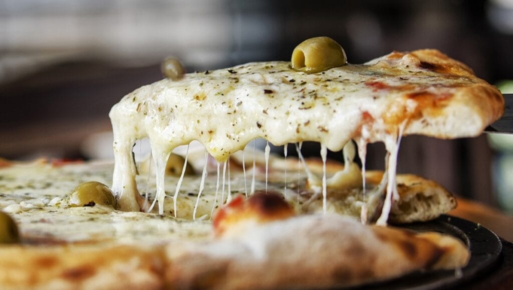 Llega mañana la noche de la pizza y la empanada con más de 50 locales adheridos en el Oeste