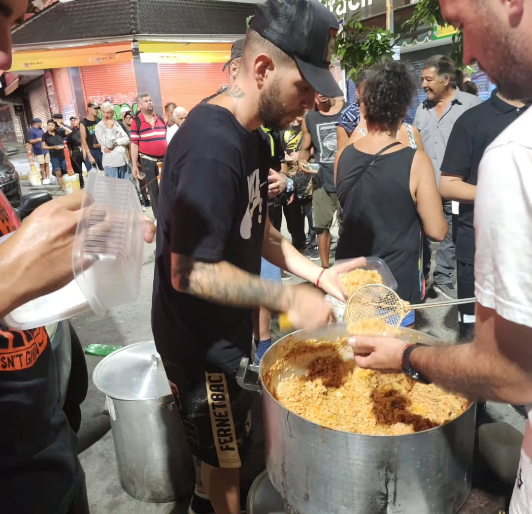 Urgente: Calles Solidarias busca cocineros y cocineras para esta semana
