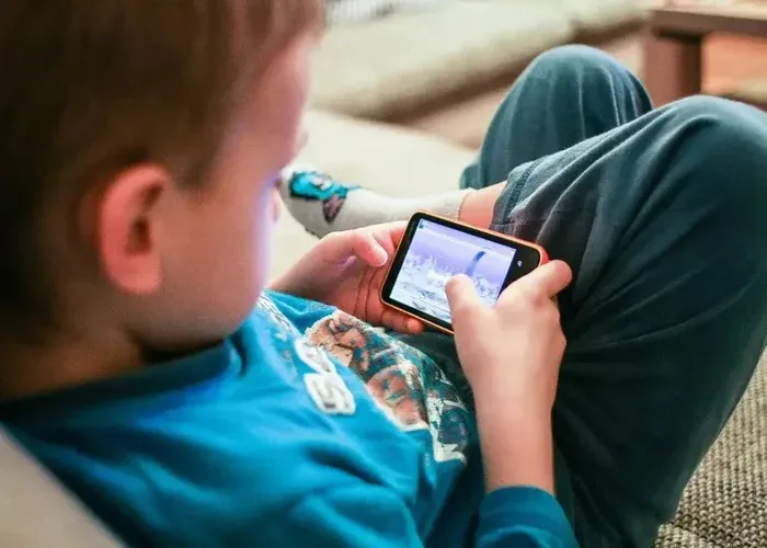"Infancias sin celular": Llega el encuentro de reflexión a Hurlingham