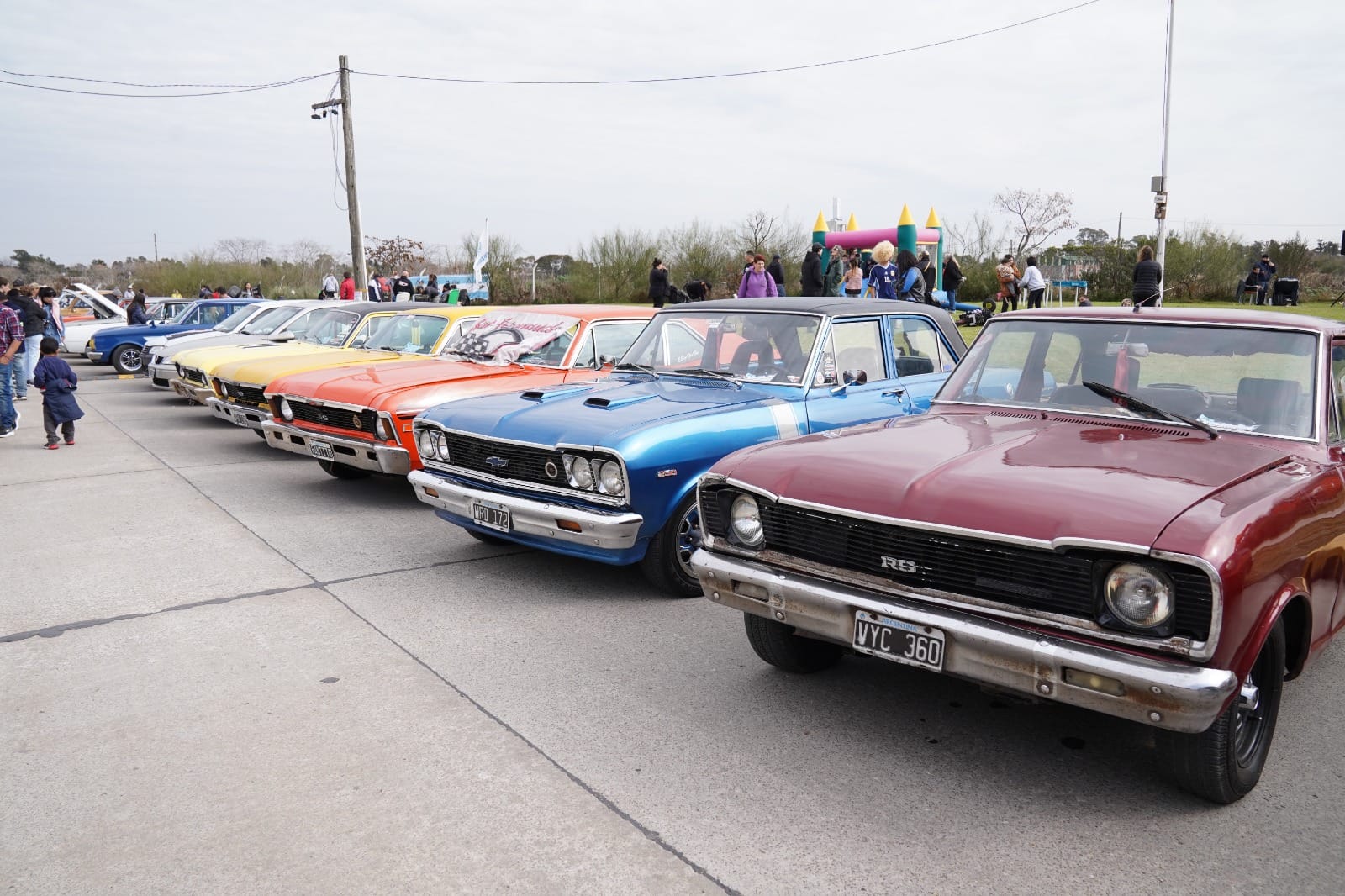 Finde largo en Ituzaingó: exposición de autos y feria