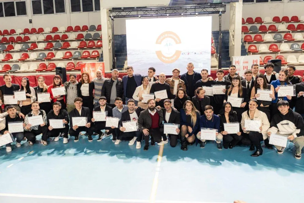 Morón y una formación para salvar vidas: Egresados de la Escuela Municipal de Guardavidas recibieron sus diplomas