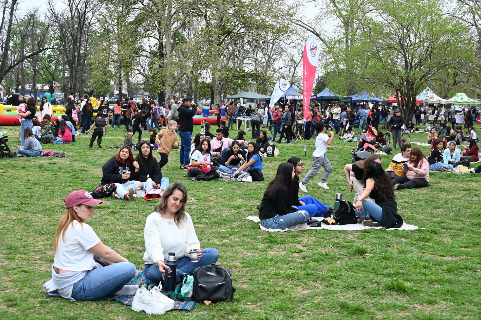 Ituzaingó: la llegada de la primavera se celebra en la plaza "Los Pibes de Cromagnon"