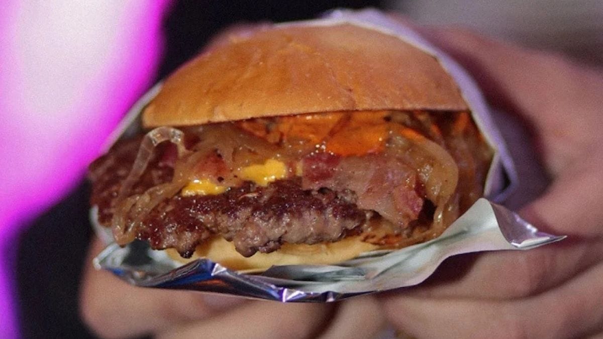 Insólito desafío viral en Ituzaingó: comer una hamburguesa en tres mordidas por diez mil pesos