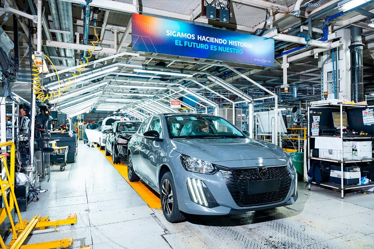 Alerta Palomar: el CEO de Fiat y Peugeot confirmó que analizan cerrar sus fábricas en la Argentina