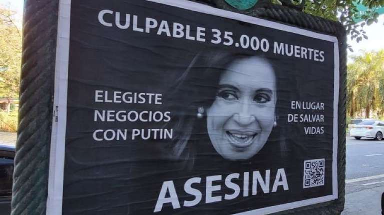 Morón: Se allanó la casa del acusado por los afiches difamatorios sobre Cristina Kirchner