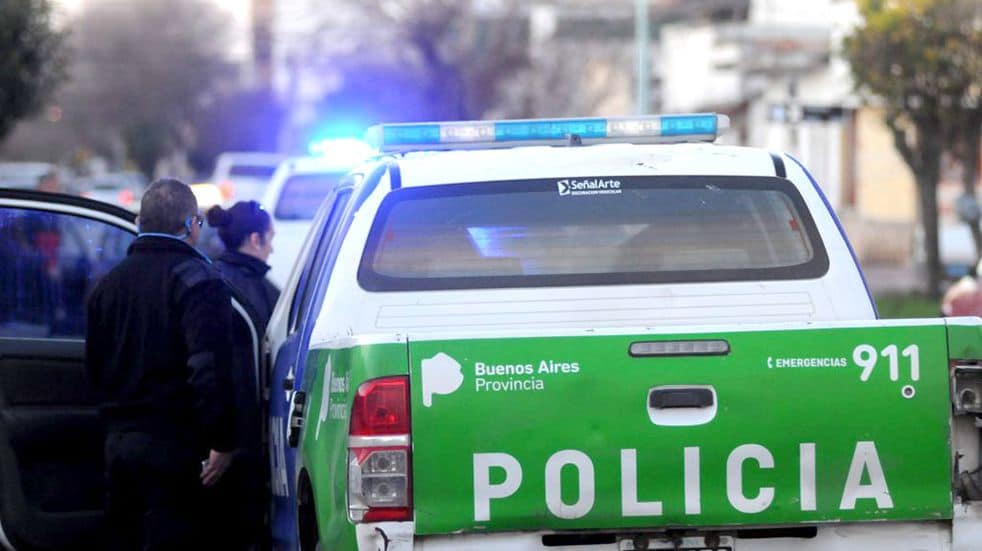 Un policía de Ituzaingó fue herido al tirotearse con 2 ladrones