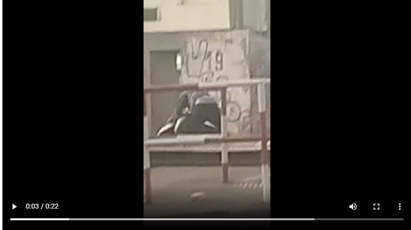 Policía electrocutado: se conoció un video en donde se ve como le pegan el efectivo