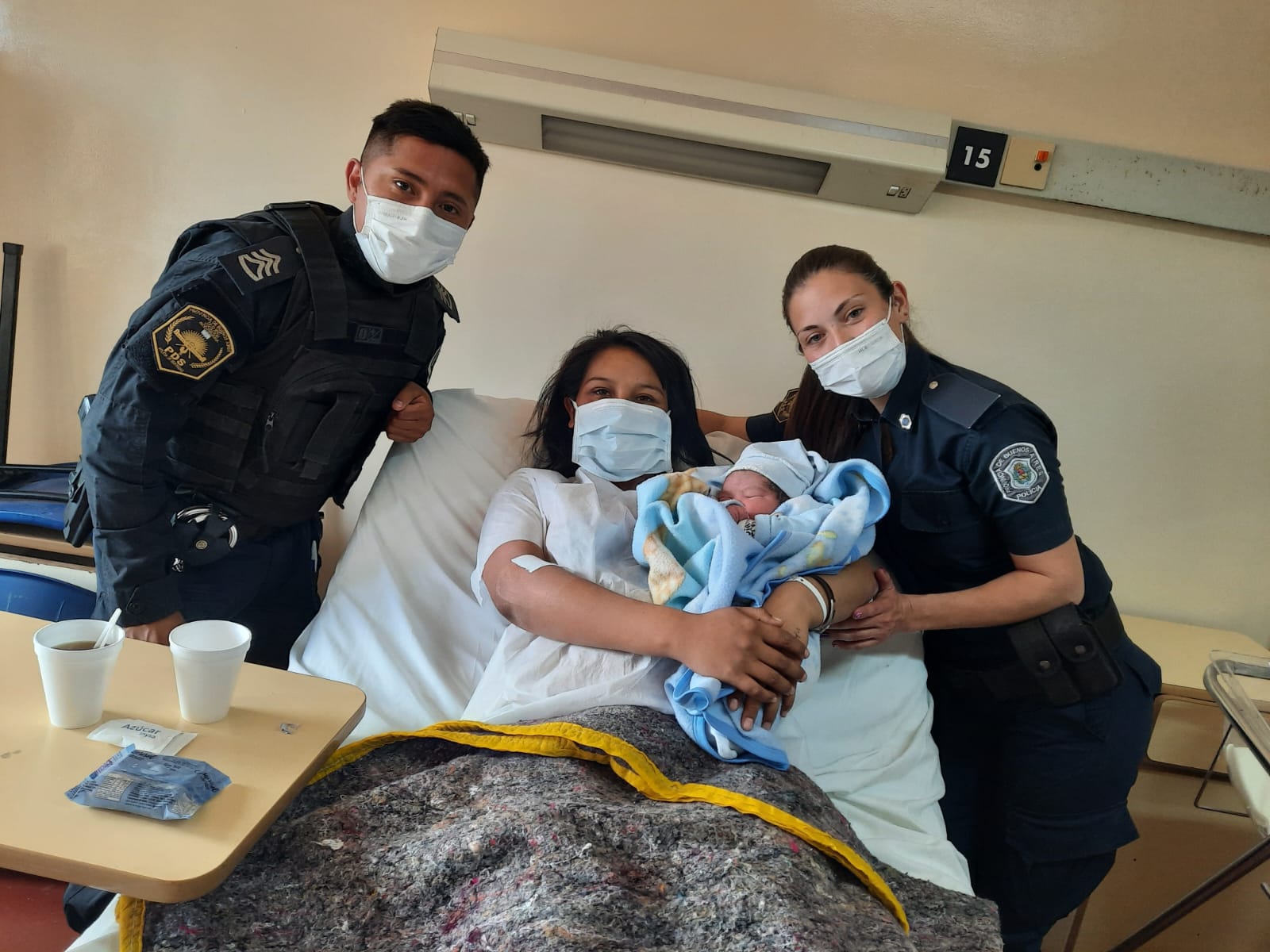 Mariano Acosta: Policías hacen de parteros y nace un bebé en buen estado de salud