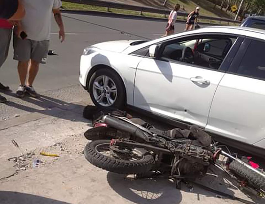 Accidente en La Montaña de la Cruz, un motociclista herido