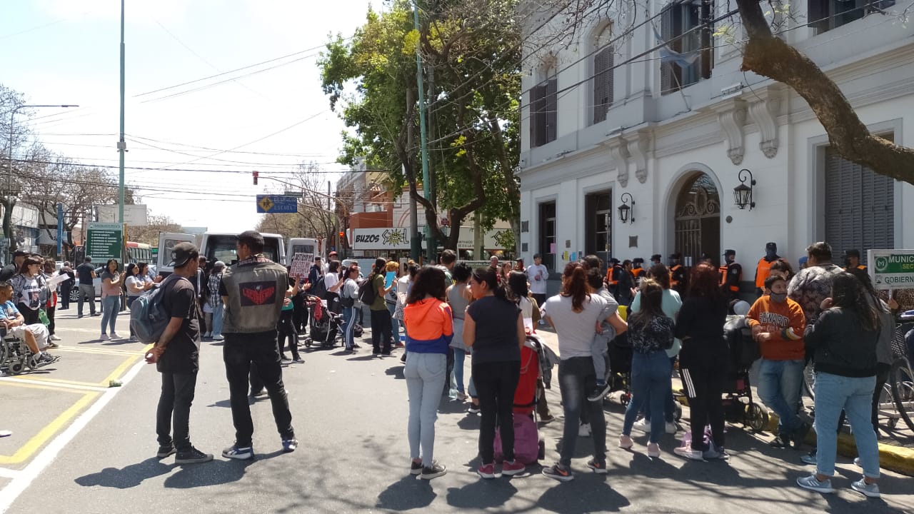 Merlo: familiares de Nicolás Cernadas realizan una marcha al Municipio con la consigna "Ni olvido, ni perdón"