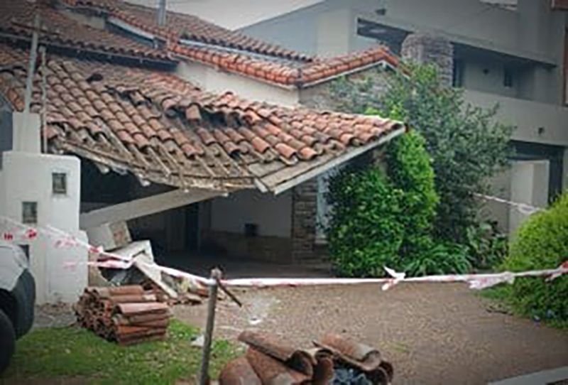 Raid delictivo que arranca en Ituzaingó y concluye en Castelar con una casa destruida