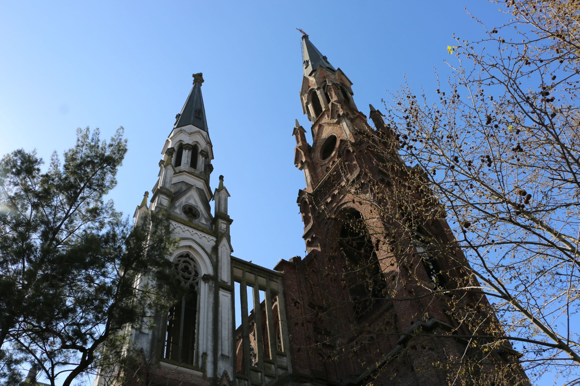 La historia de la iglesia de Lourdes, uno de los puntos más emblemáticos de Tres de Febrero