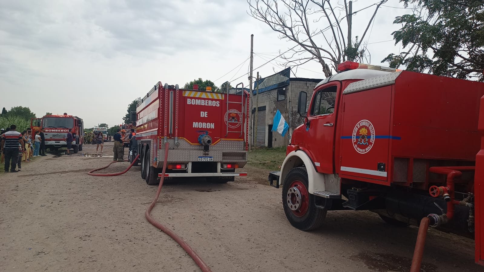 Merlo: se incendia una fábrica de muebles en Parque San Martín