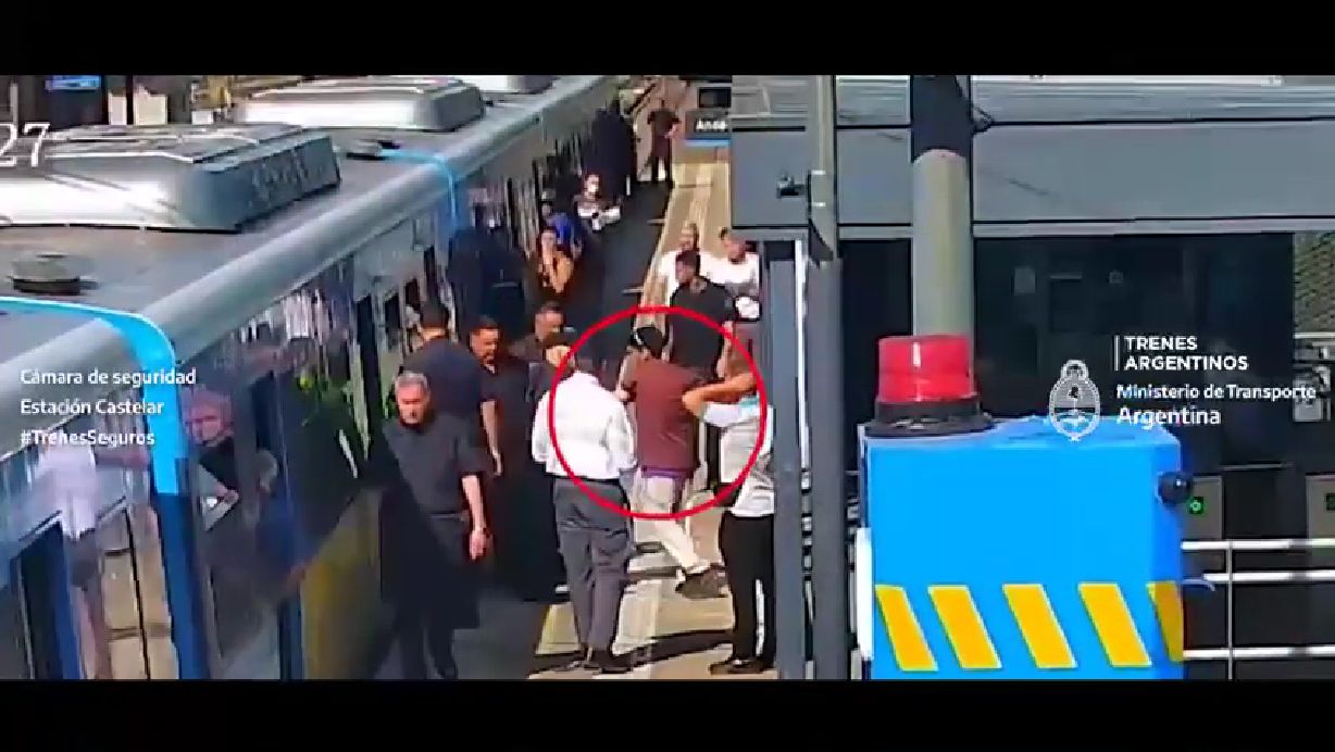 Castelar: detienen a un hombre que amenazaba a los pasajeros con un cuchillo dentro del tren