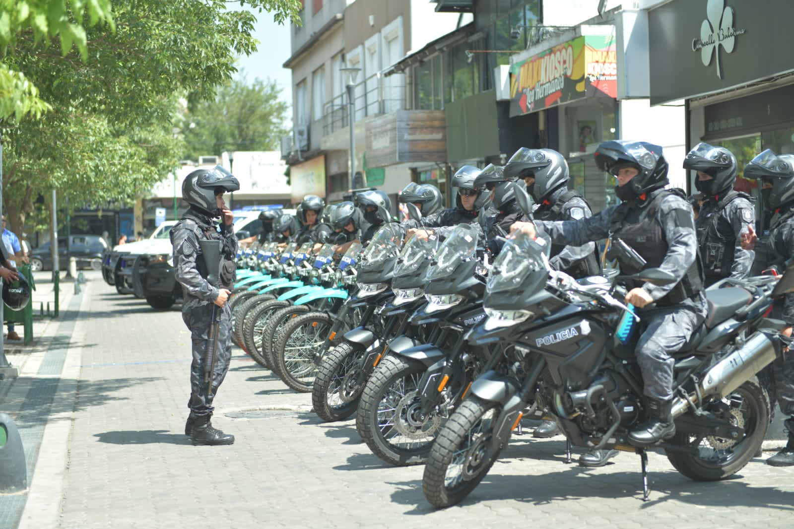 Ituzaingó: la provincia le entregó al Municipio 14 motos y 4 camionetas 4x4 para patrullar las calles