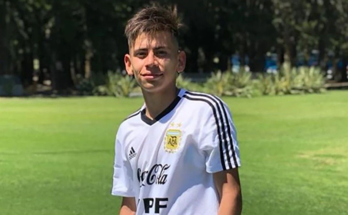 Con solo 17 años, el diablito Echeverri entrenó con la Selección Argentina