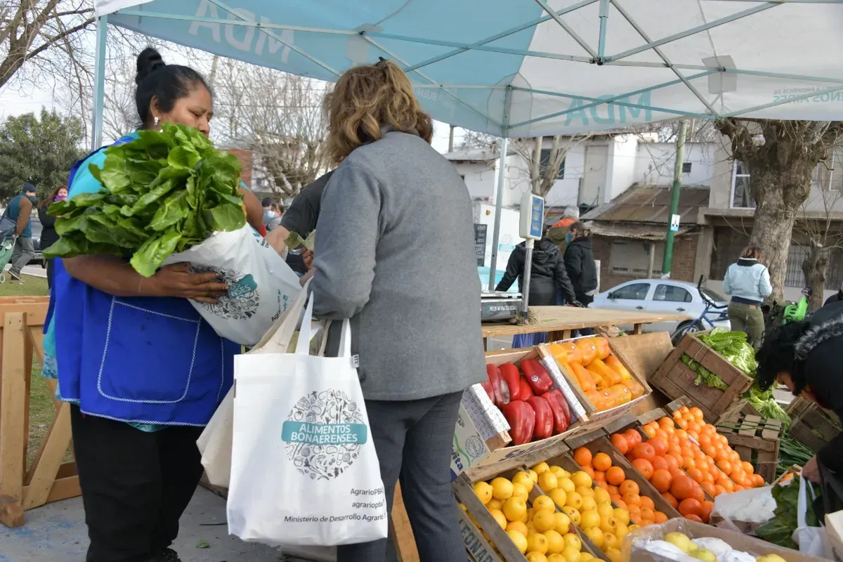Con descuentos en alimentos, Mercados Bonaerenses llega a un nuevo punto de Ituzaingó