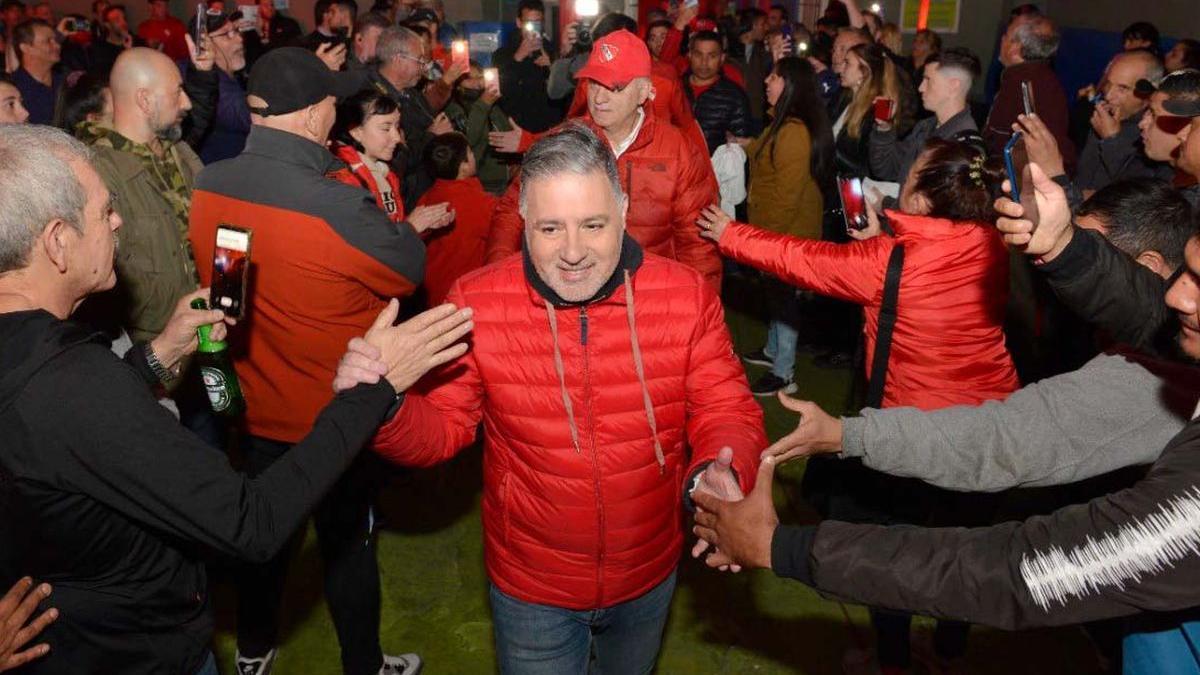 Doman renunció en Independiente y dejó al club en crisis total