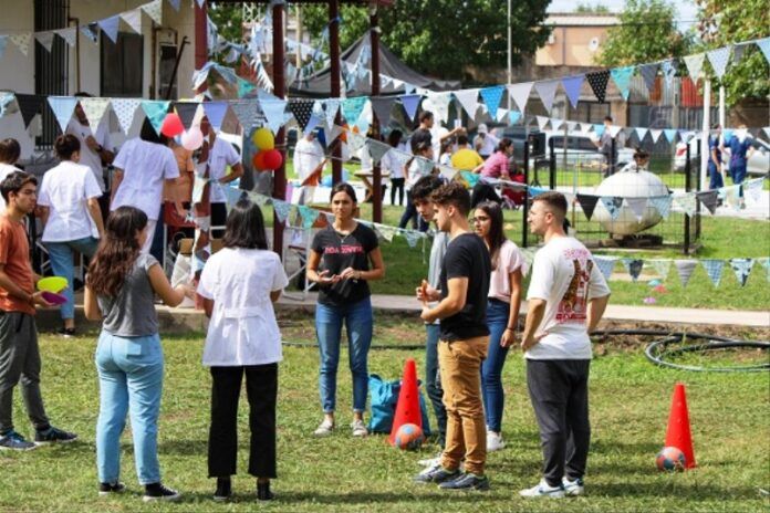 Ituzaingó: llegan las ferias para que los estudiantes secundarios puedan costear sus viajes de egresados