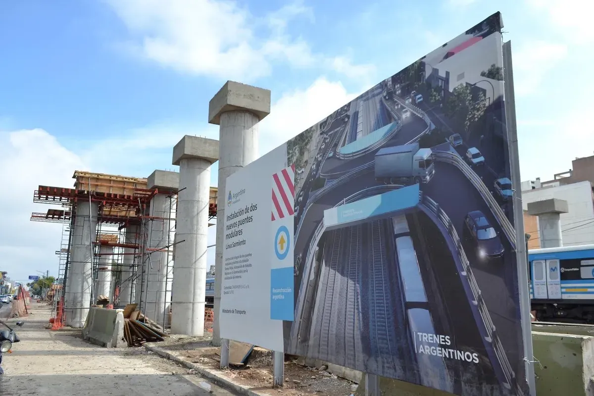 Tren Sarmiento: terminaron la base de uno de los nuevos puentes de Ramos Mejía