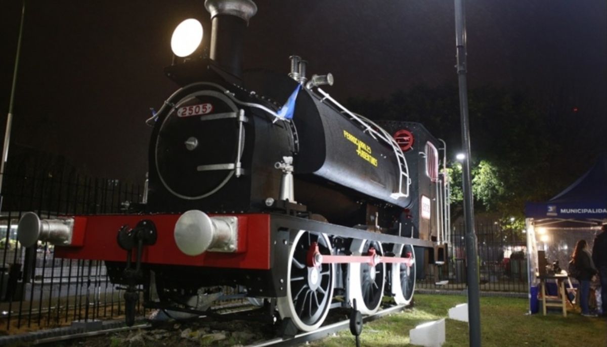 La Catanga, la historia de la mítica locomotora ubicada en el centro de Caseros