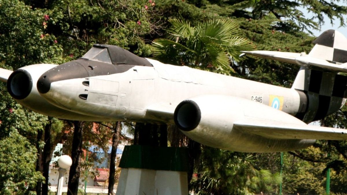 Merlo tiene alas: la historia del avión instalado en el centro de la Quinta Municipal La Colonial