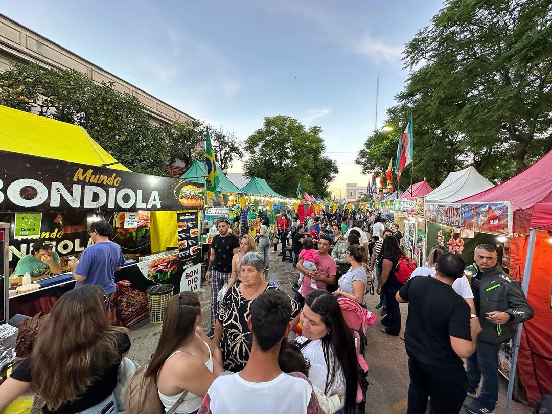 La Feria D´Gustar vuelve este finde a Ituzaingó con un show de La Sonora Máster