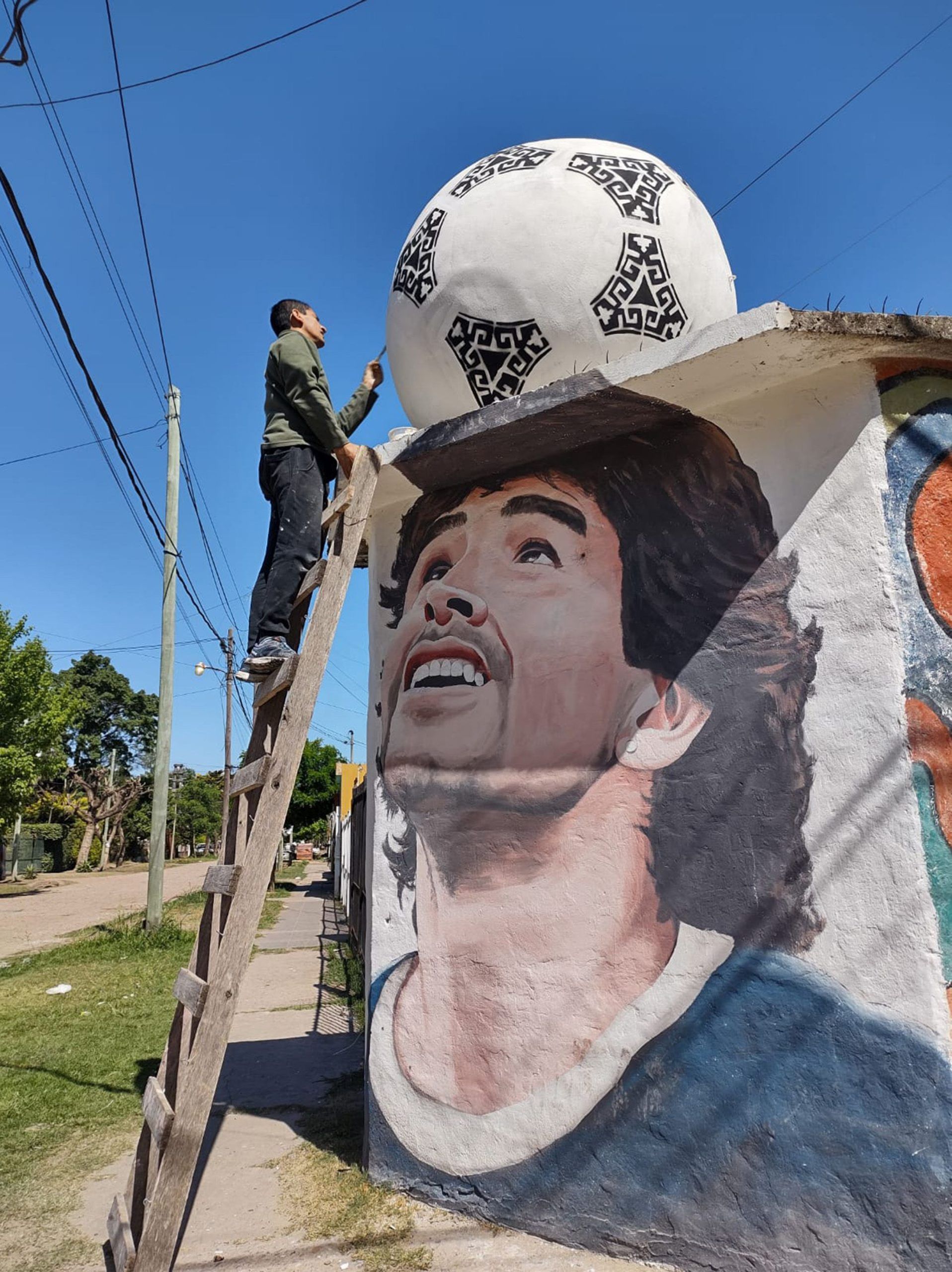 La historia del mural de Diego Maradona en Merlo que se ha convertido en una insignia del barrio