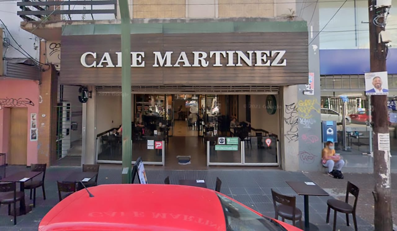 Roban en el Café Martínez de Castelar