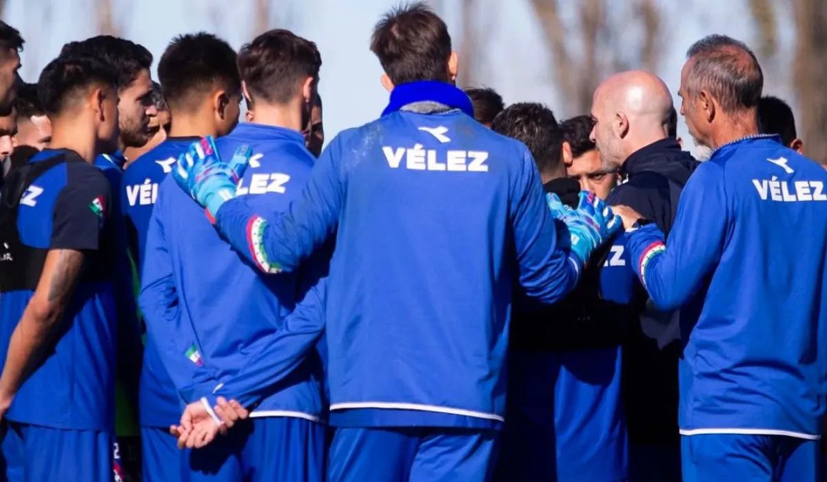 La Barra de Vélez Sarsfield agredieron a los jugadores en la Villa Olímpica
