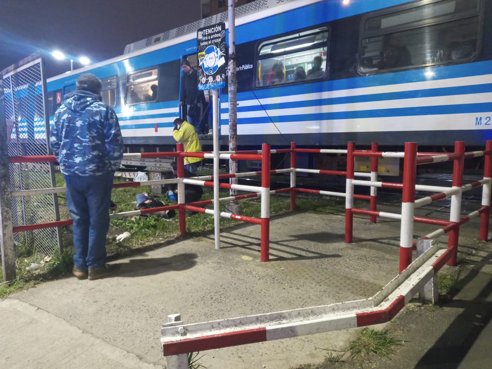 Ituzaingó: milagro en el cruce de Juncal, una mujer fue embestida por el tren y se salvó