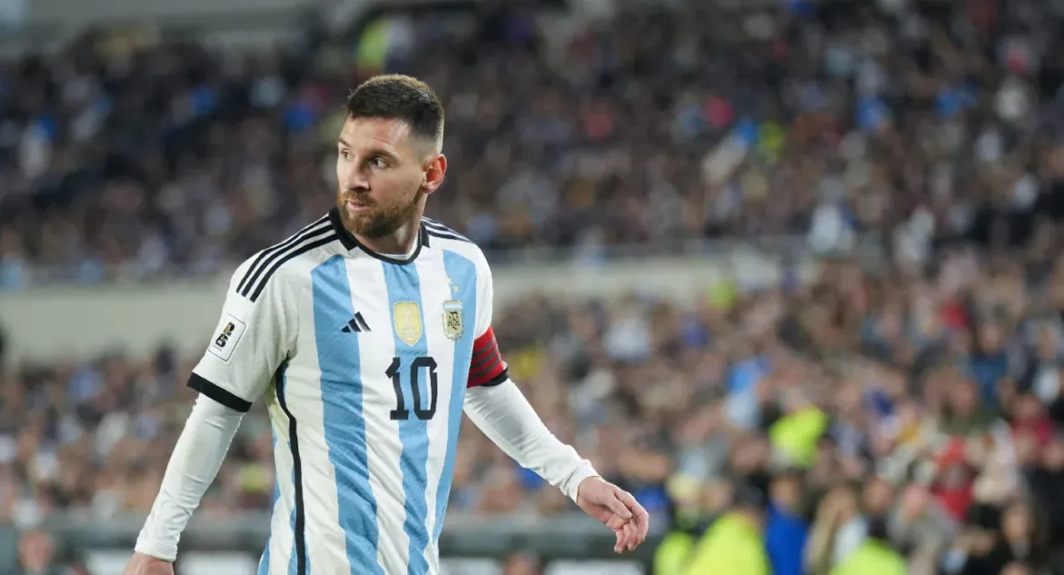 Messi se realizó estudios para descartar una lesión y podría viajar a Bolivia