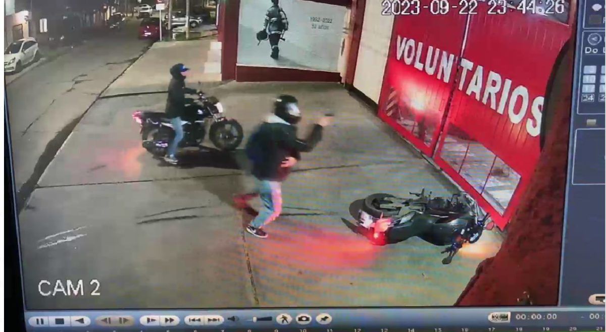 El Palomar: motochorros le roban a un bombero en la entrada al Cuartel