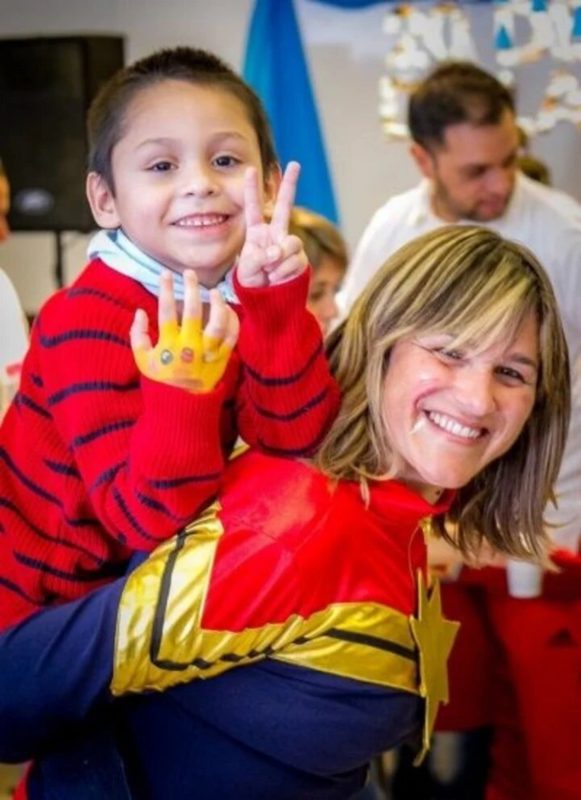 La “Capitana Marvel” de Merlo: la historia de la mujer que le sacaba una sonrisa a chic@s con tratamientos oncológicos