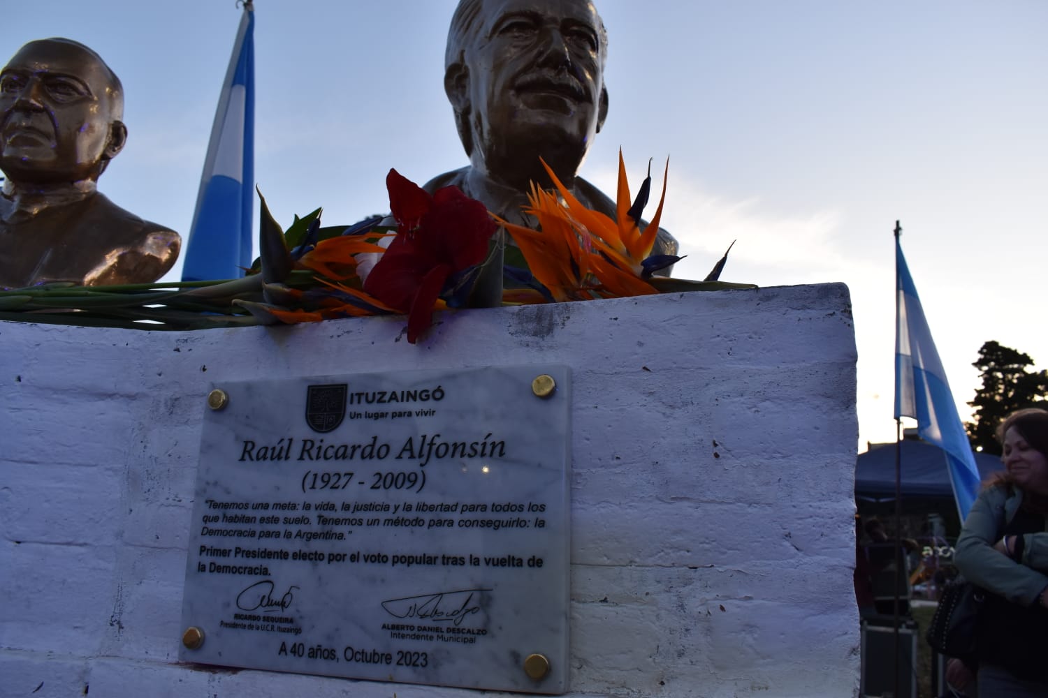 Ituzaingó: inauguraron el busto de Raúl Alfonsín en la Plaza San Martín