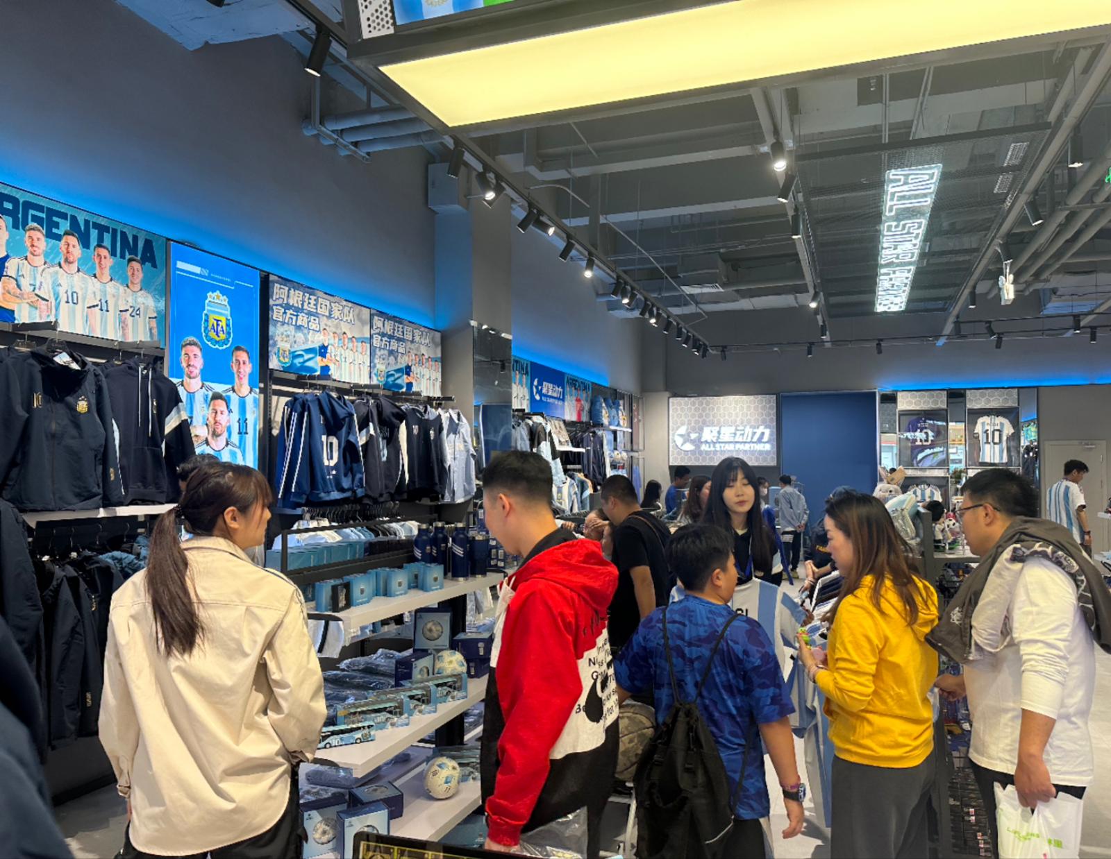 La tienda de la Selección Argentina abrió un nuevo local en China