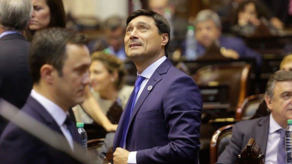 1 Senador Nacional, 3 Diputados y 4 Parlamentarios abandonan a Milei y forman un bloque propio